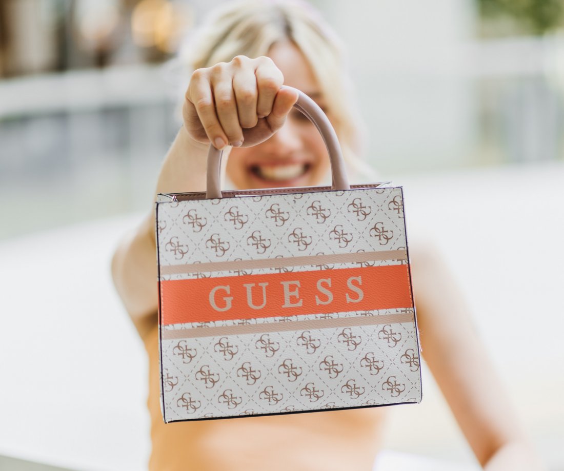 Slevy 30 % v butiku Guess