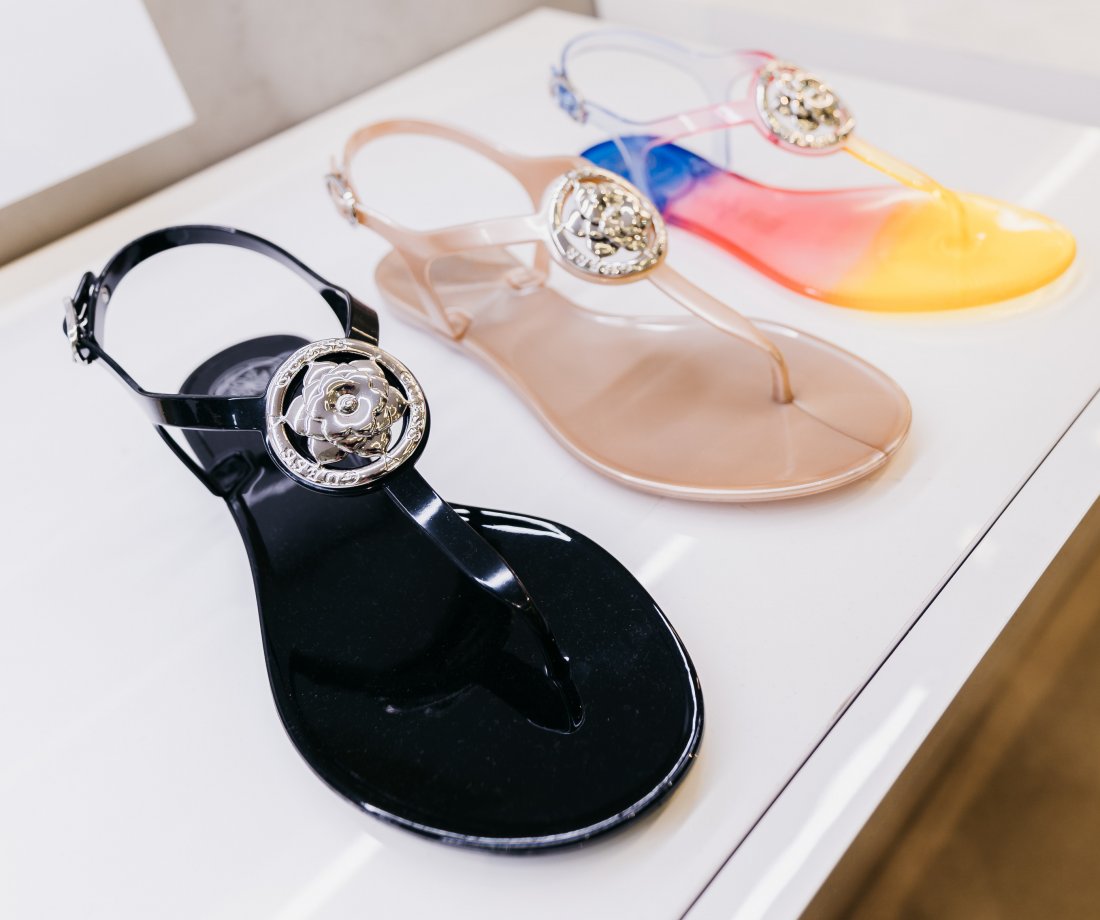 30 % DISCOUNT IN GUESS